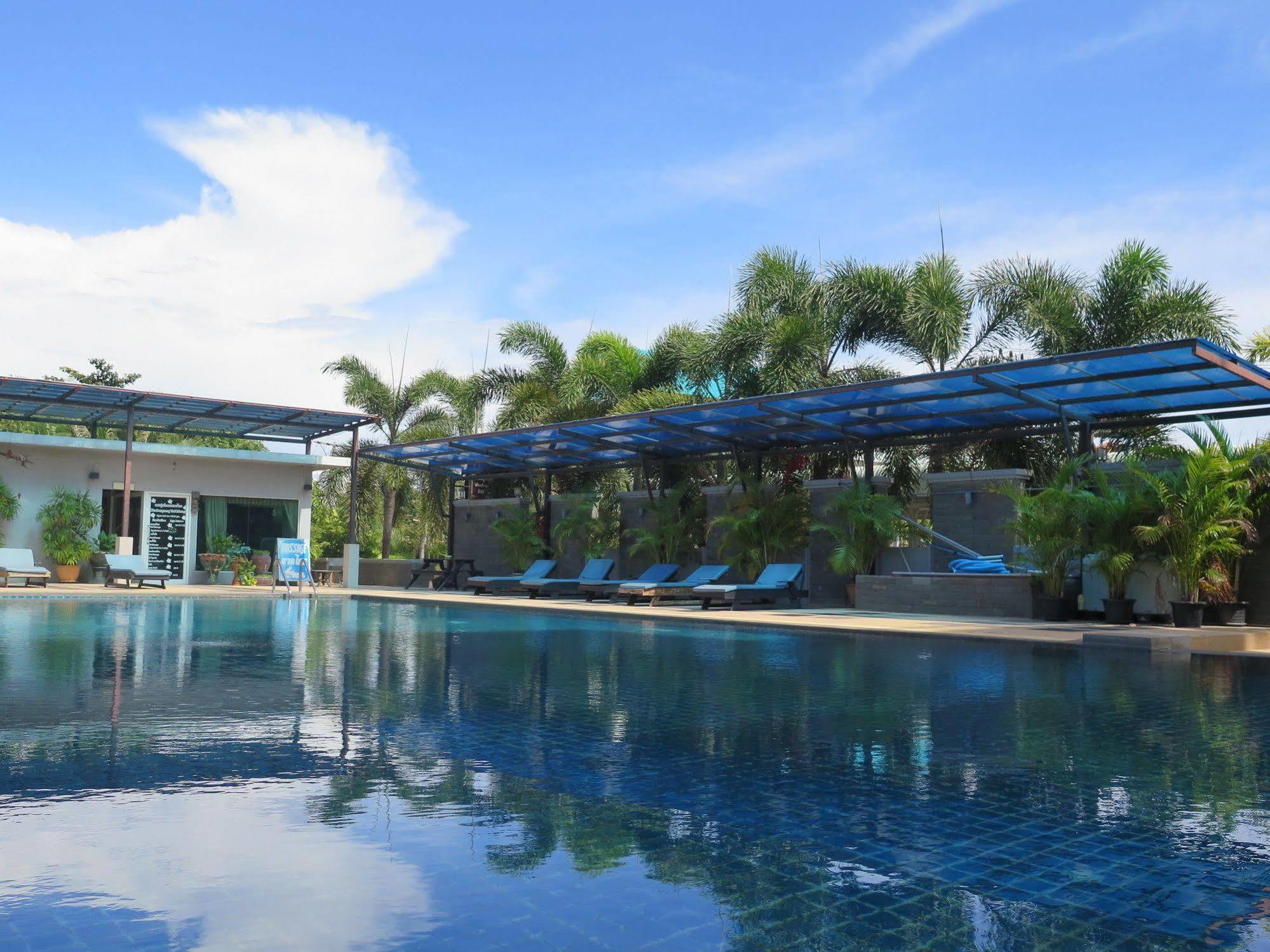 Oyo 829 Royal Thai Residence Jomtien Beach Extérieur photo