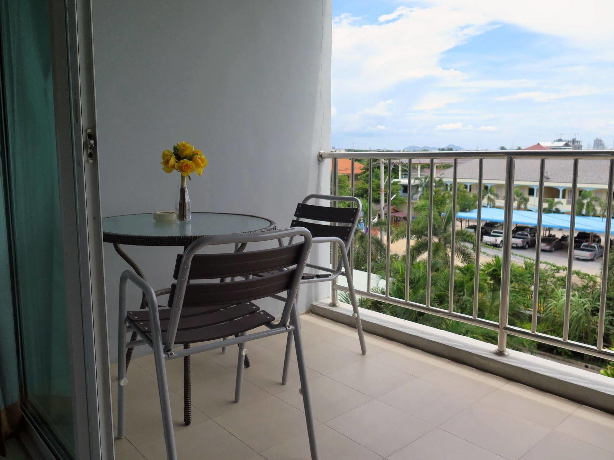 Oyo 829 Royal Thai Residence Jomtien Beach Extérieur photo